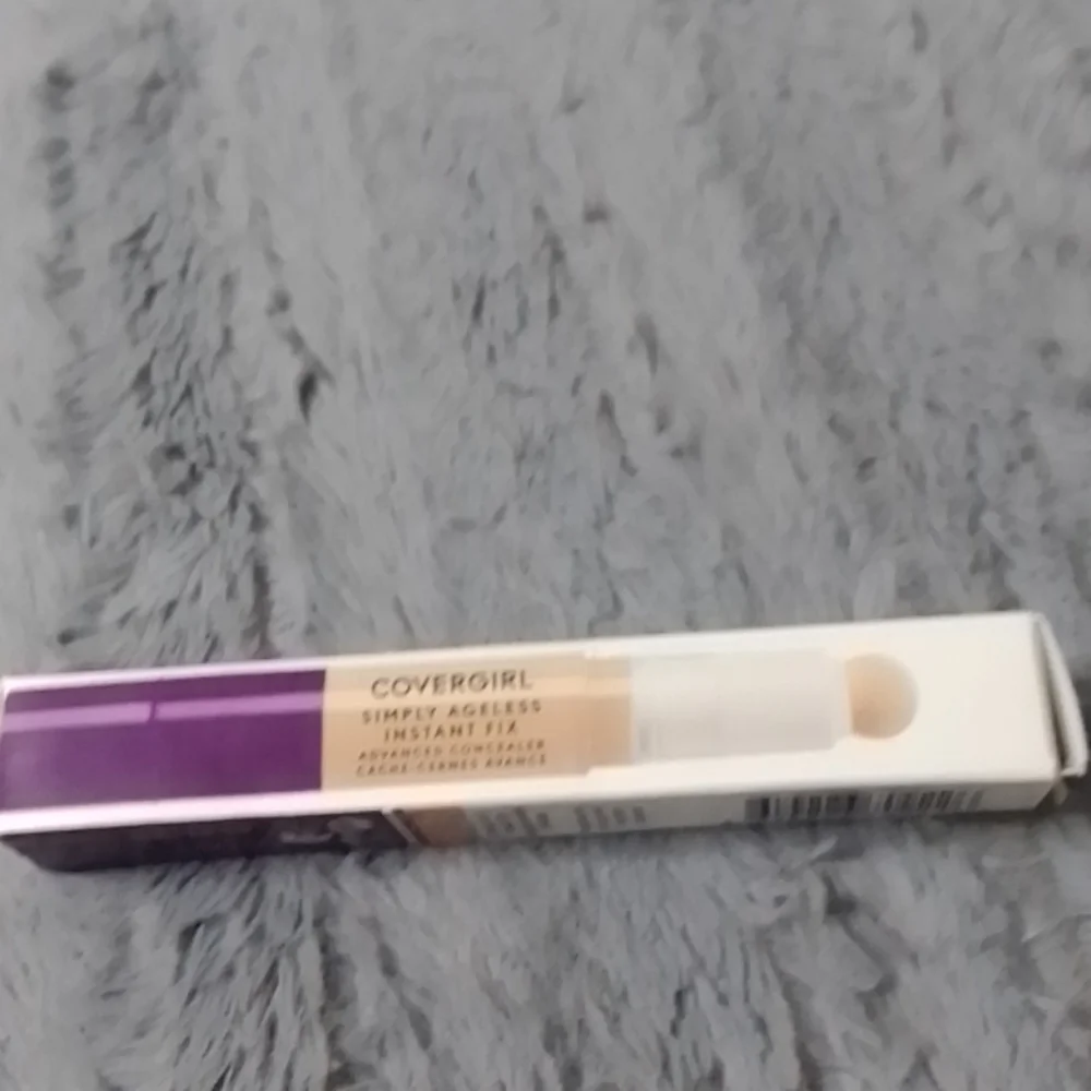 CoverGirl simply ageless instant fix concealer